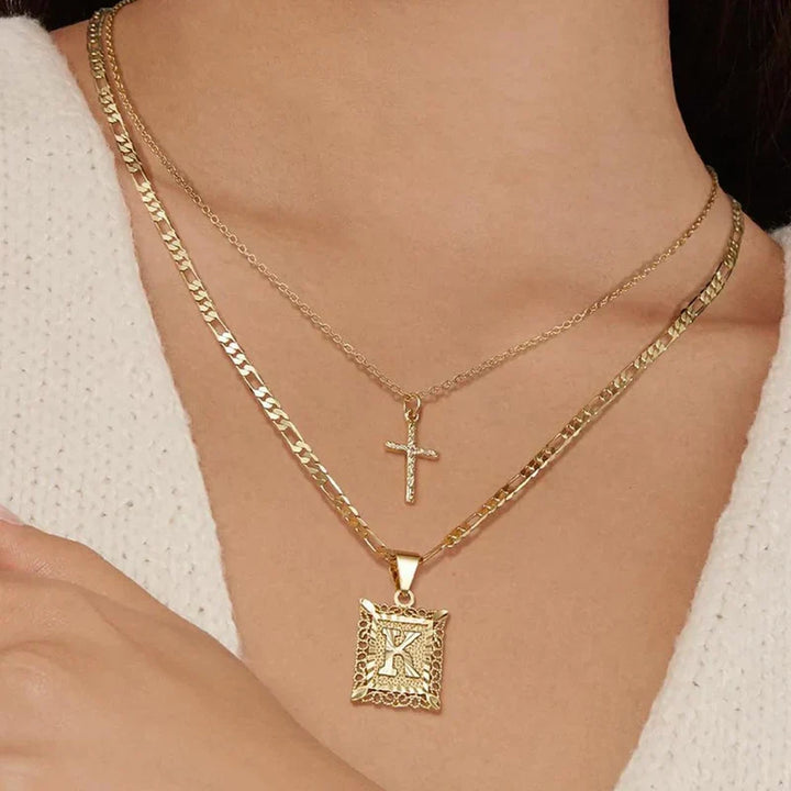 Conjunto Collar Cruz e Inicial