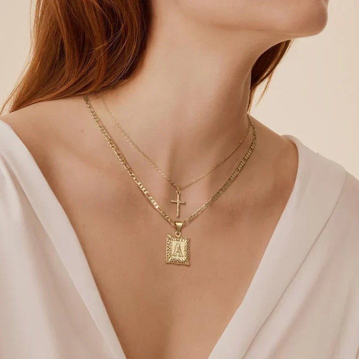 Conjunto Collar Cruz e Inicial