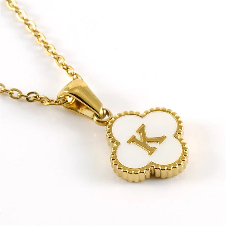 Collar de inicial en forma