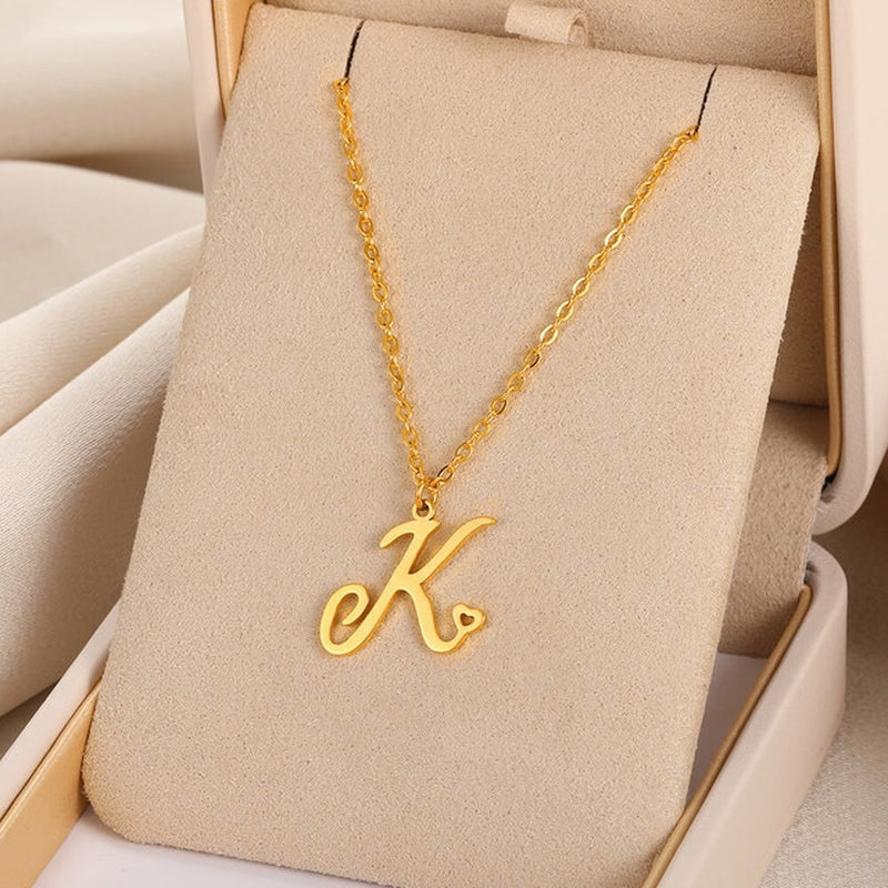 Collares con colgante de inicial