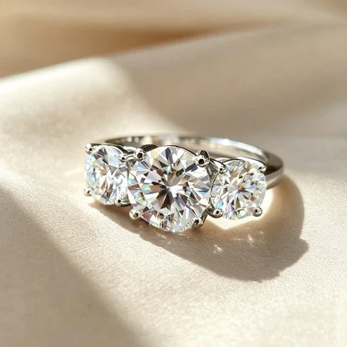 Anillo Tres Piedras Brillantes