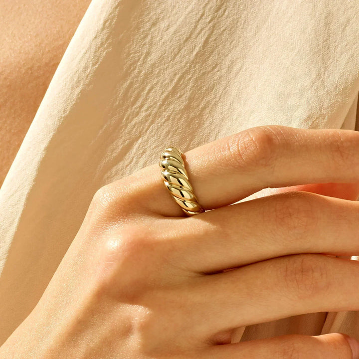 Anillo Croissant Dorado
