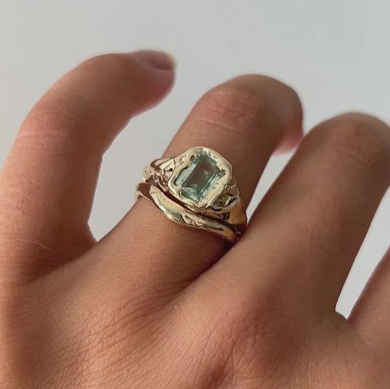 Conjunto Vintage con Cristal Verde de Oro