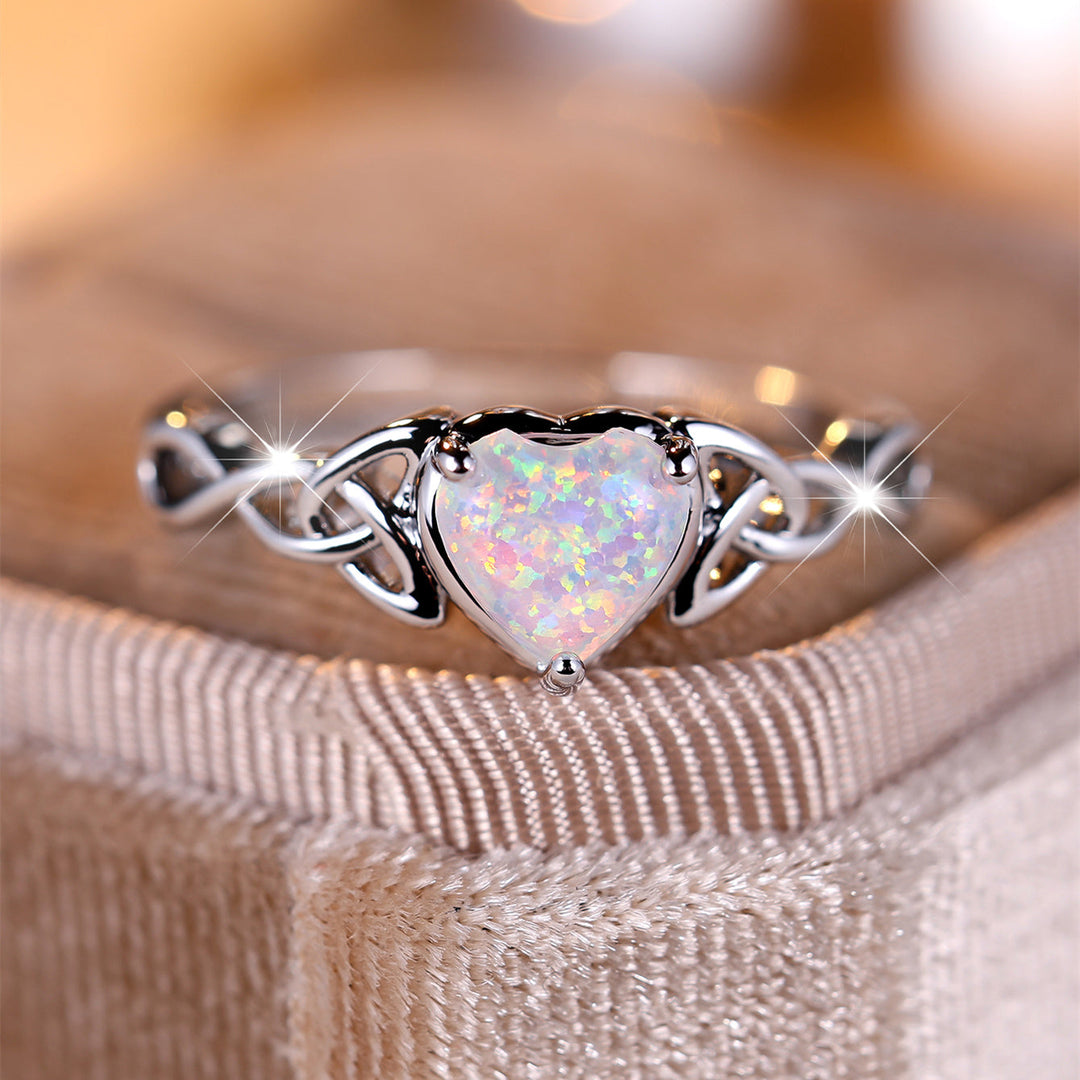 Anillo Corazón Ópalo Blanco Envolvente
