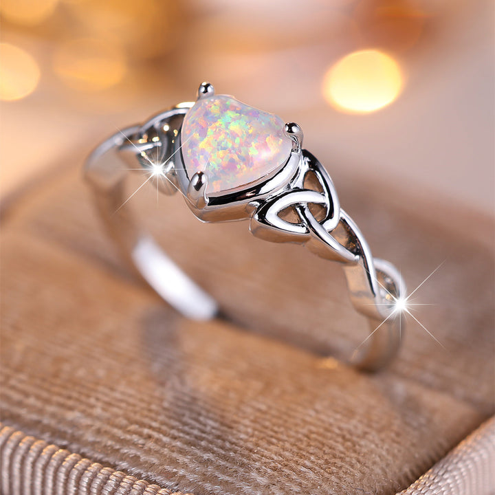 Anillo Corazón Ópalo Blanco Envolvente
