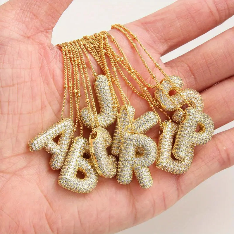 Collar Inicial en Relieve