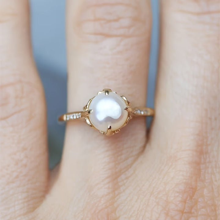 Anillo Delicado en Perlas y Cristales