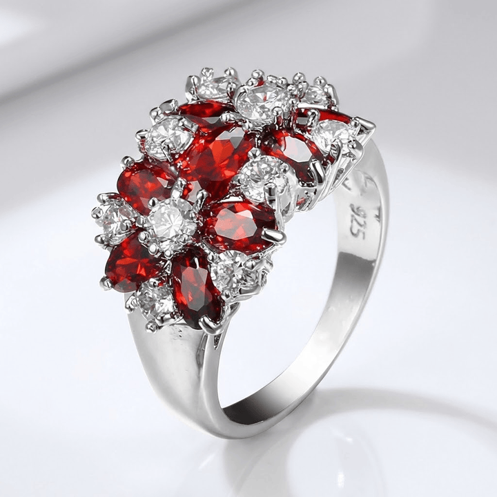Anillo Racimo con Flor y Granate Rojo