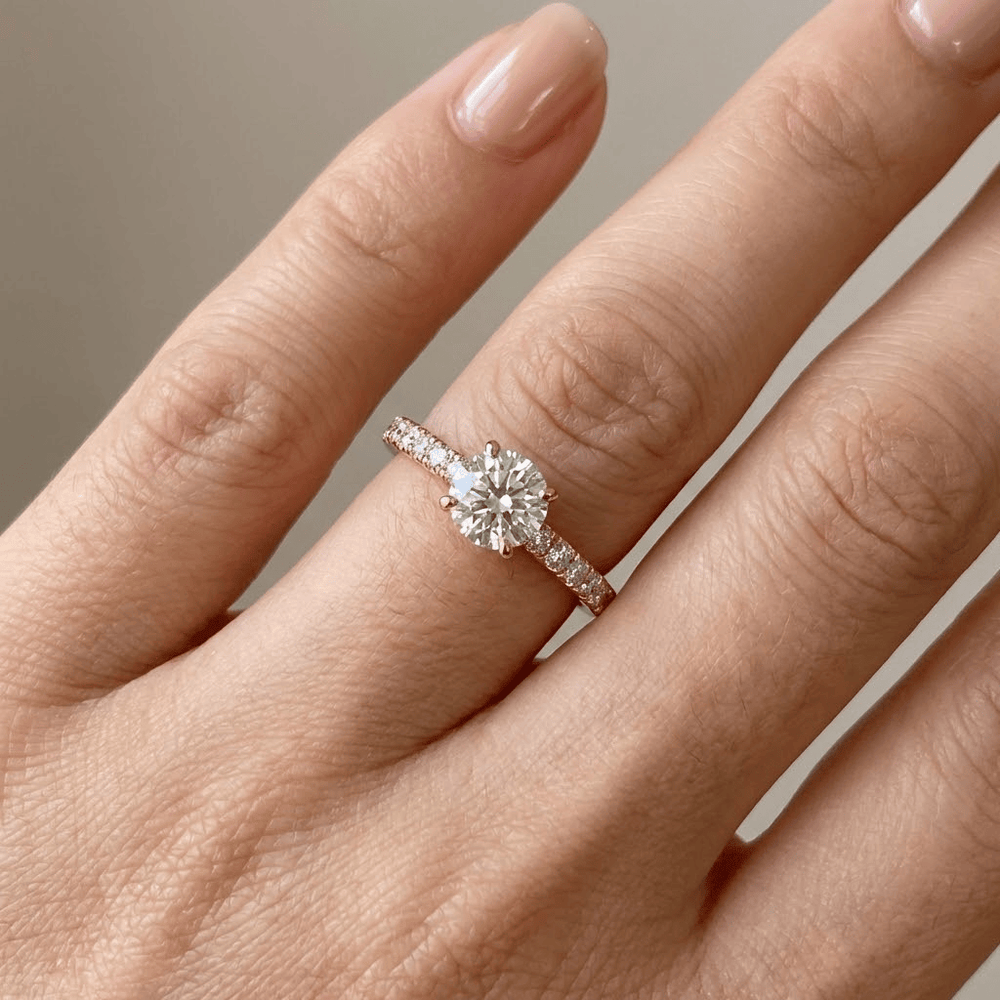 Anillo Redondo con Circonita de Oro Rosa