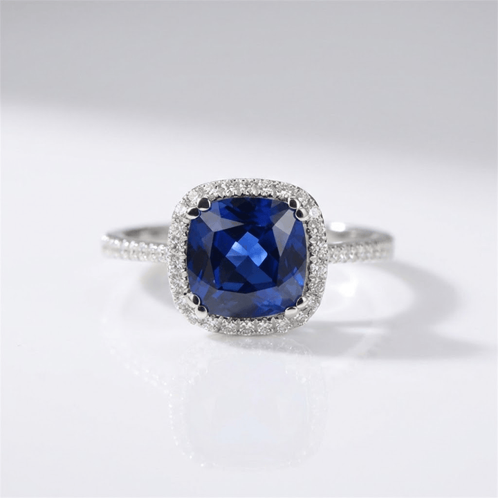 Anillo Cojín Halo con Zafiro Azul