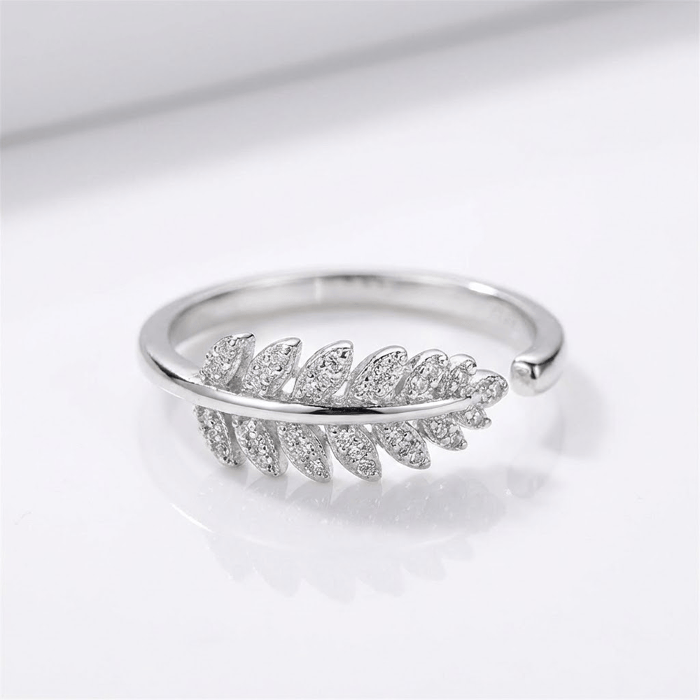 Anillo Ajustable con Pluma y Circonita Plateado