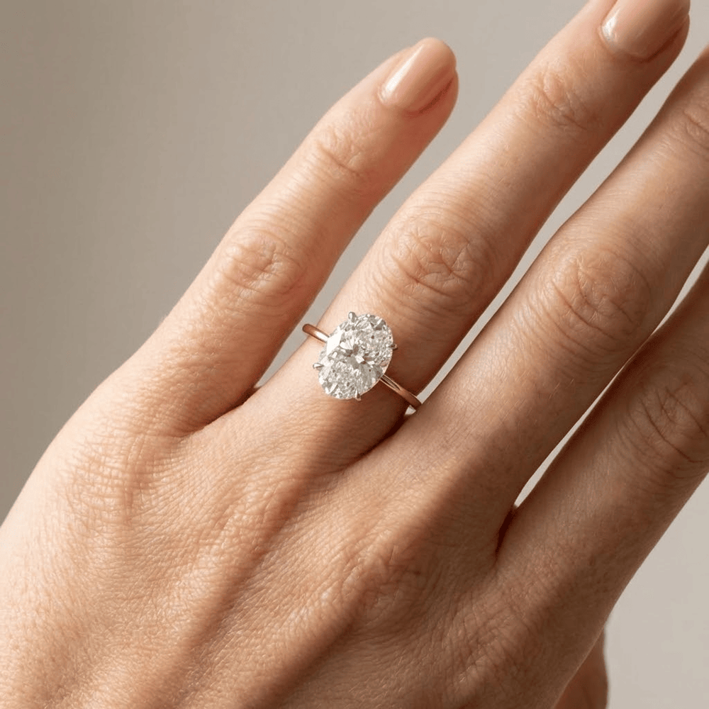 Anillo Solitario Ovalado Clásico
