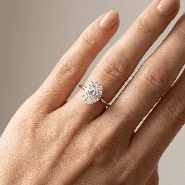 Anillo Solitario Ovalado Clásico