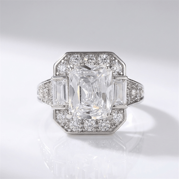 Anillo Rectangular con Circonita Plateado