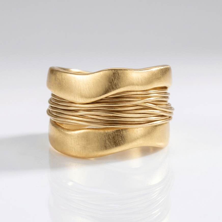 Anillo Hilo Dorado Envolvente