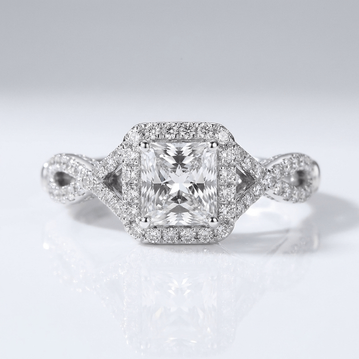 Anillo Cojín con Cristal Plateado