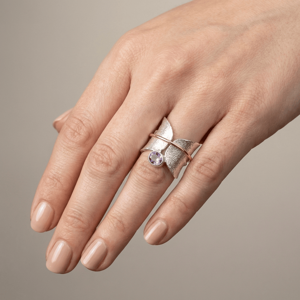 Anillo con Mariposa y Amatista Bicolor