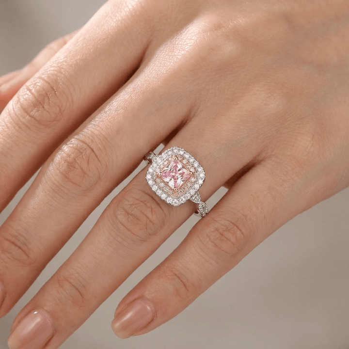 Anillo Cojín Halo con Circonita Rosa