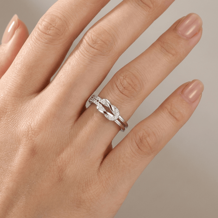 Anillo Envolvente Ajustable con Circonita Plateado