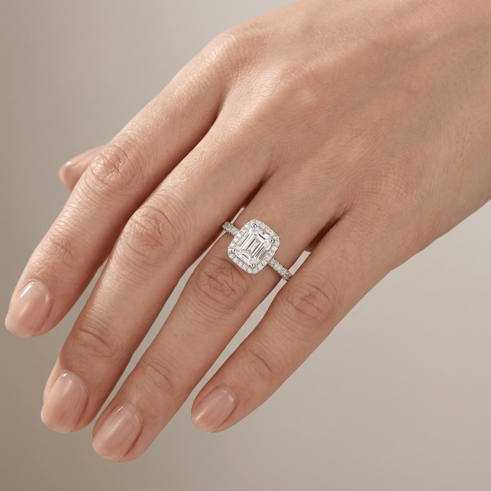 Anillo Halo con Circonita Plateado