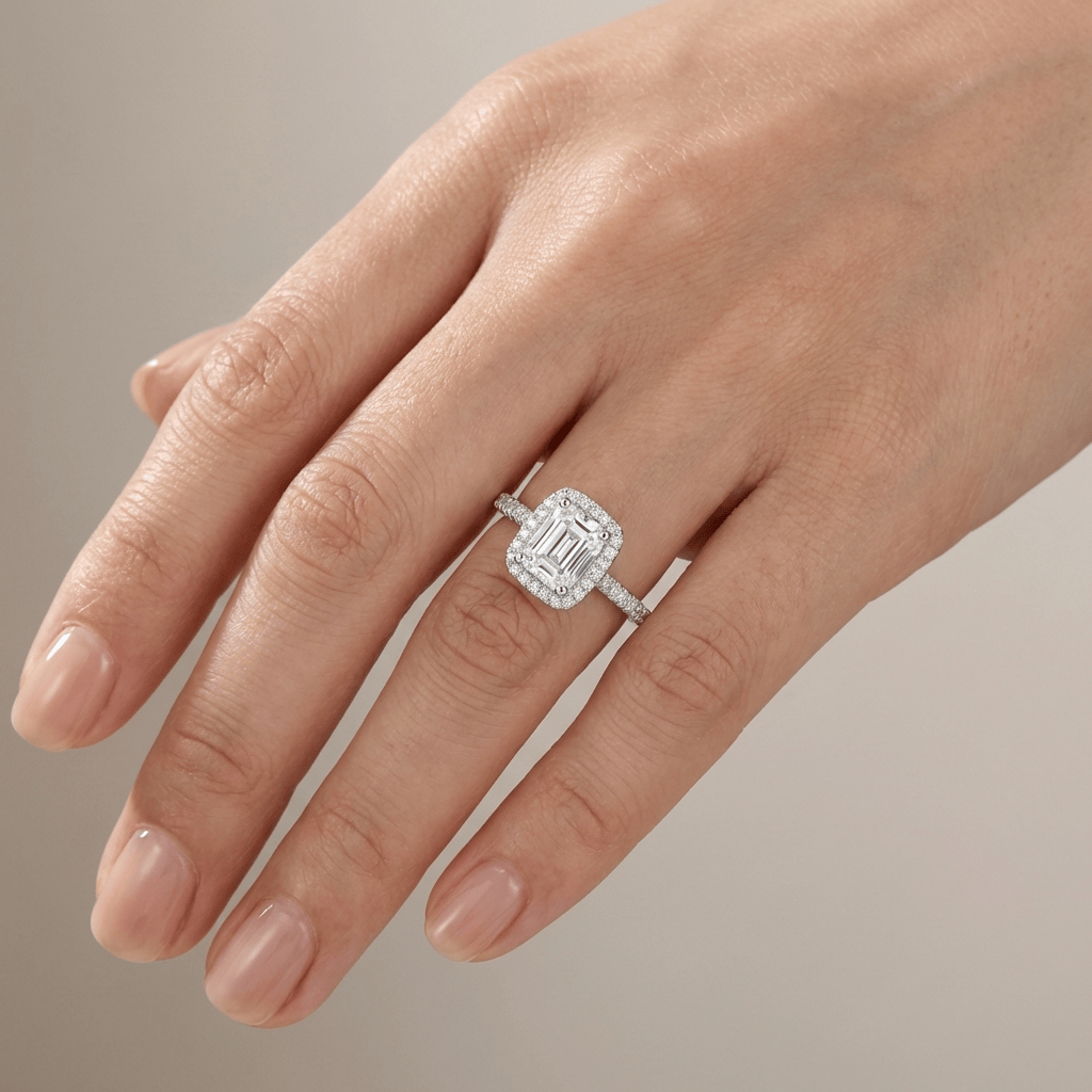 Anillo Halo con Circonita Plateado