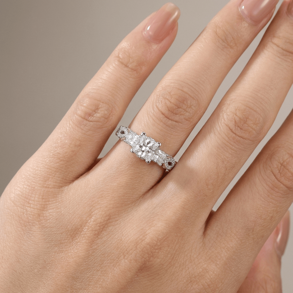 Anillo Trenzado con Piedra Plateado