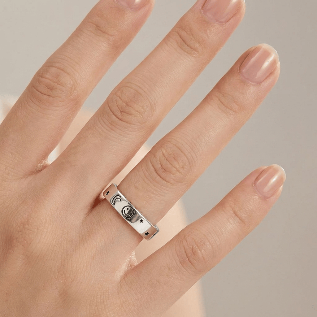 Anillo Ajustable con Luna y Estrellas Plateado