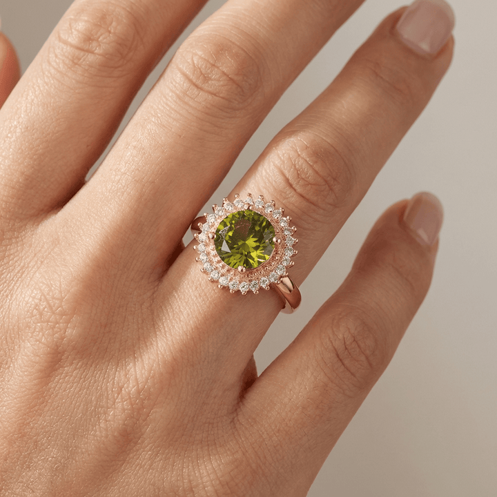 Anillo Halo con Peridoto de Oro