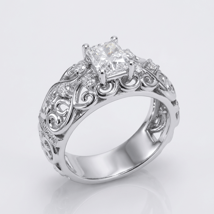 Anillo Cojín Tallado con Cristal Plateado