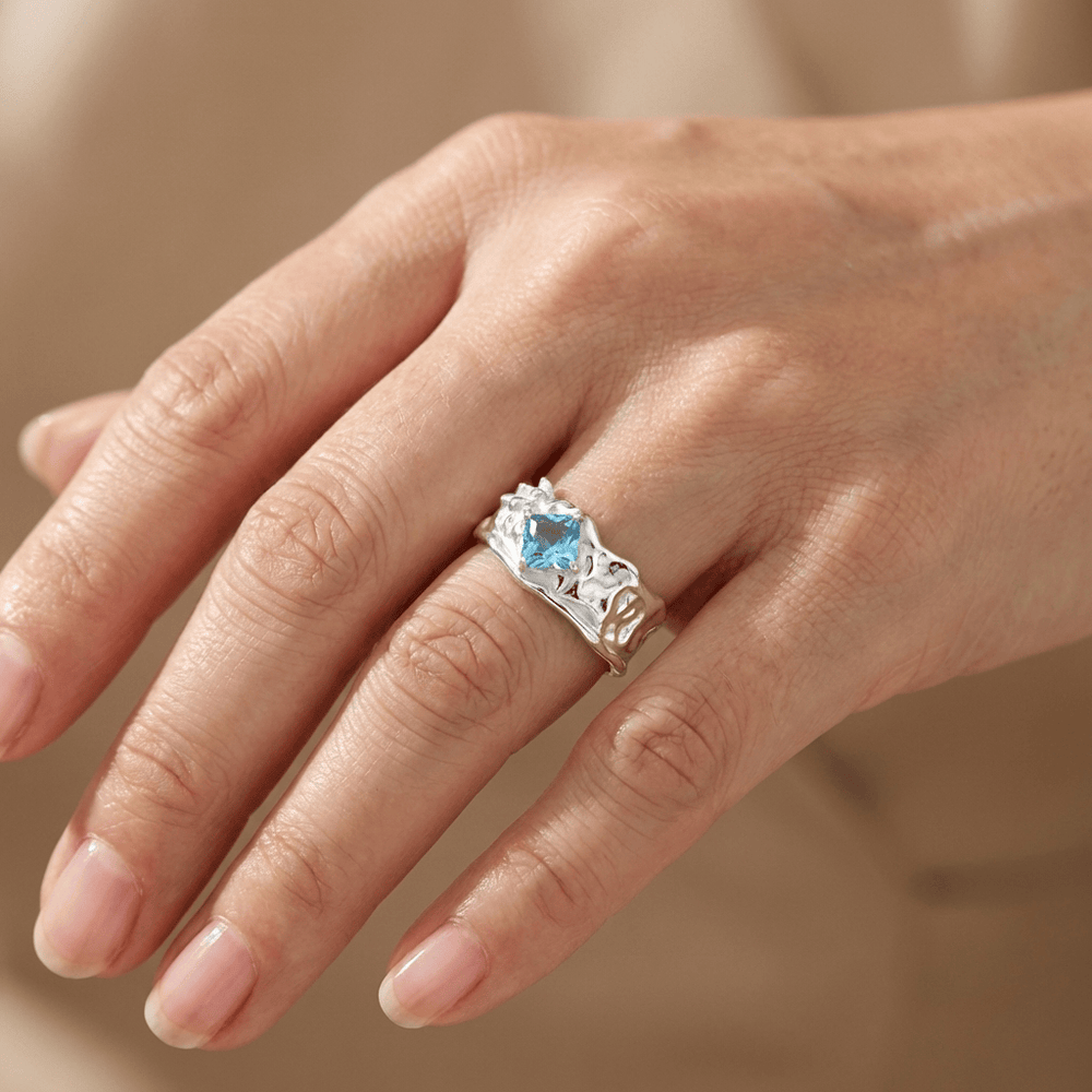Anillo Texturizado Ajustable con Aguamarina Plateado