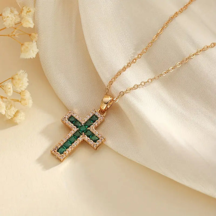 Collar Cruz con Piedra Verde