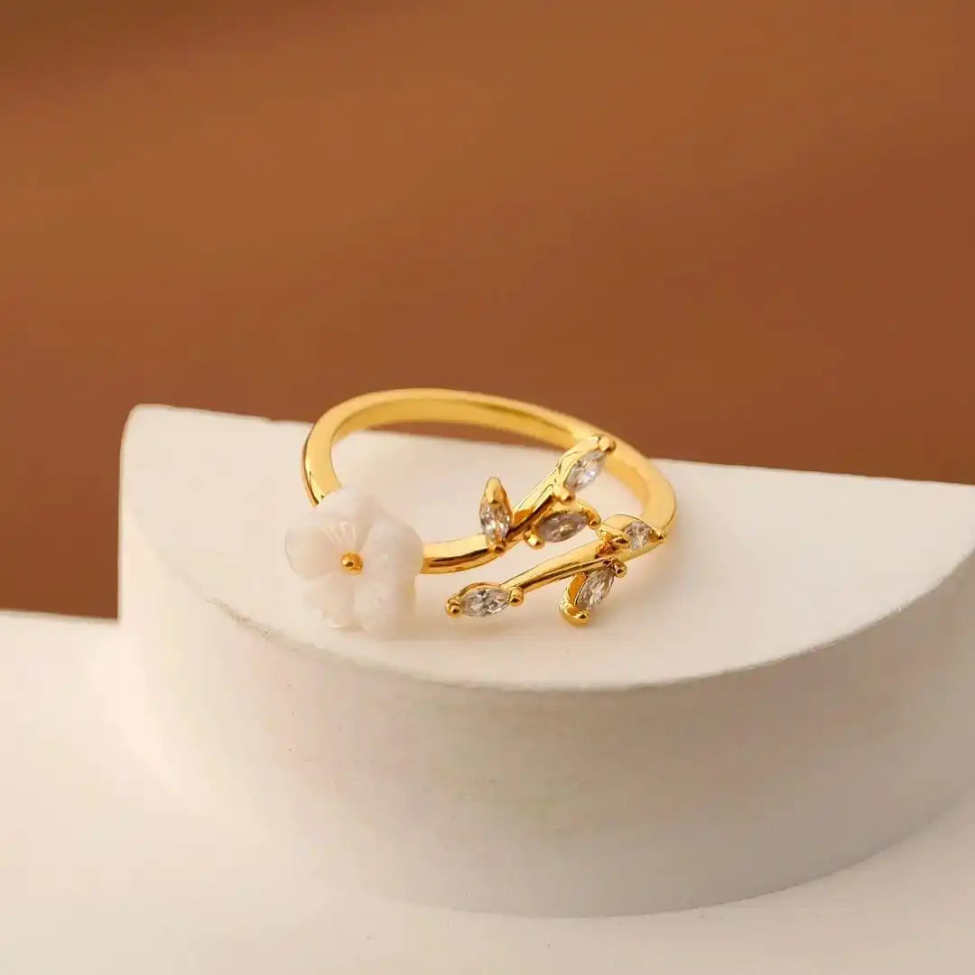 Anillo Flor Blanca Ajustable