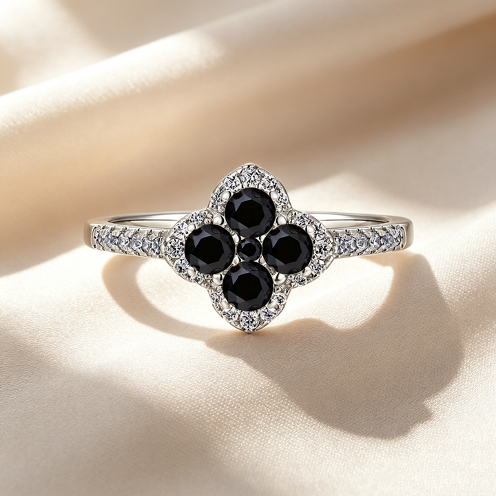 Anillo Trébol Minimalista