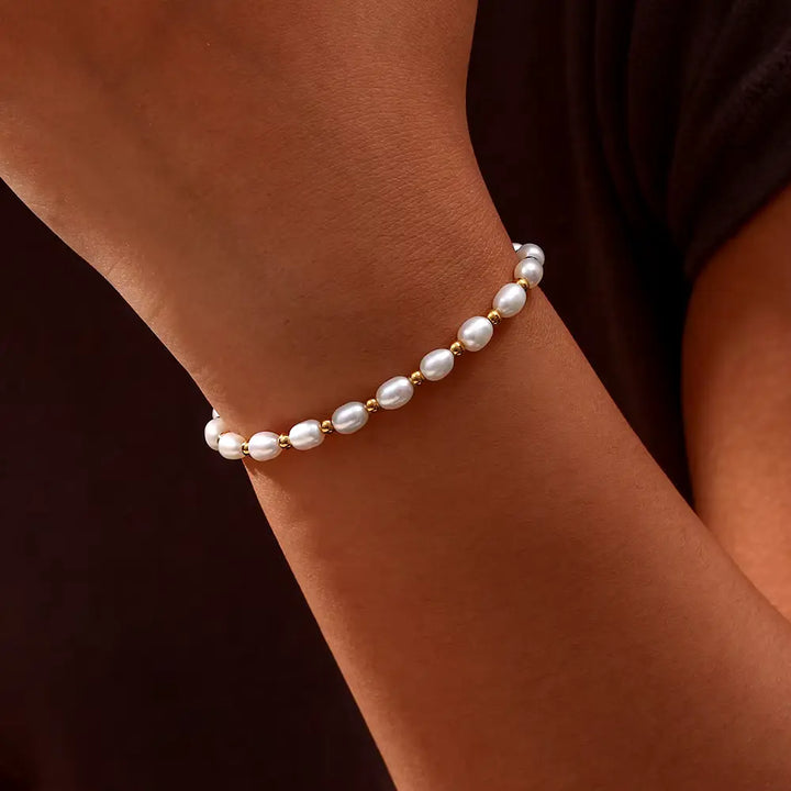 Elegante Pulsera de Perlas y Oro