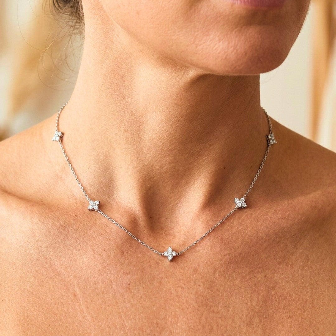 Collar Flor con Circonitas Incrustadas