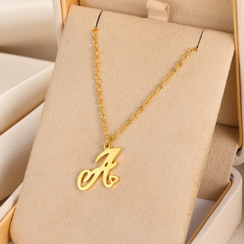 Collares con colgante de inicial
