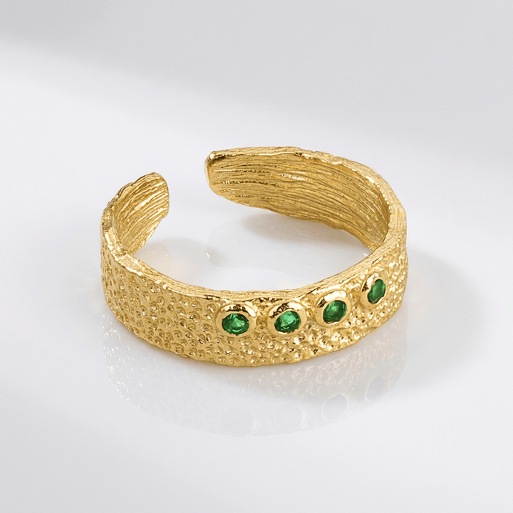 Anillo Texturizado Ajustable con Esmeralda