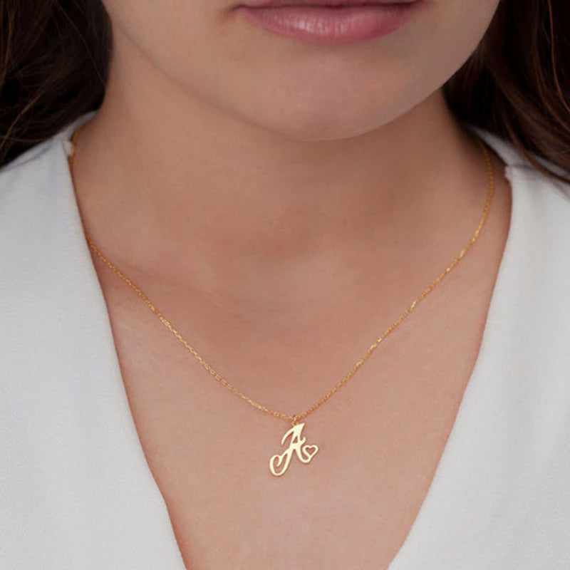 Collares con colgante de inicial