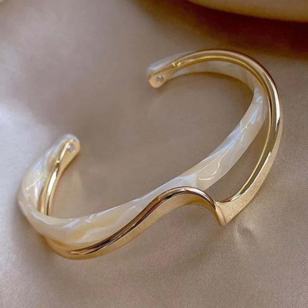 Pulsera Dorada Ópalo Brillo Suave