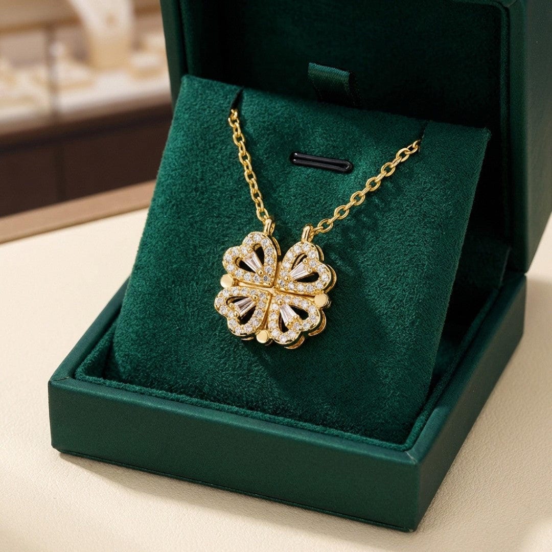 Collar Trébol Dorado con Colgante Corazón de Circonita