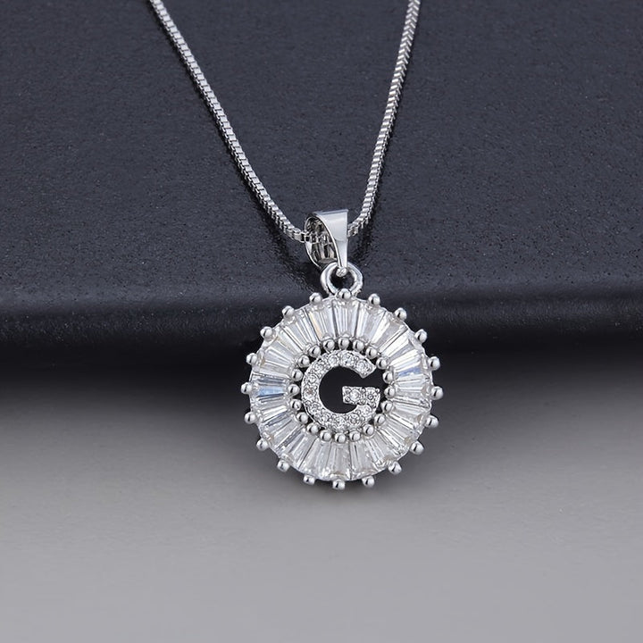 Collar Inicial con Circonitas Oro Blanco