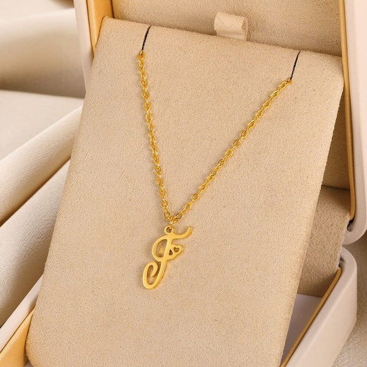 Collares con colgante de inicial