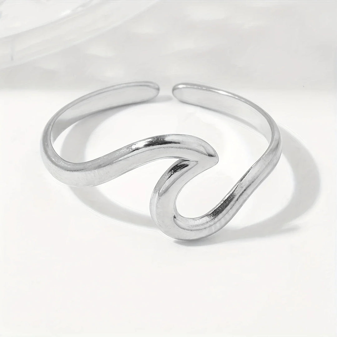 Anillo Ajustable con Diseño de Onda