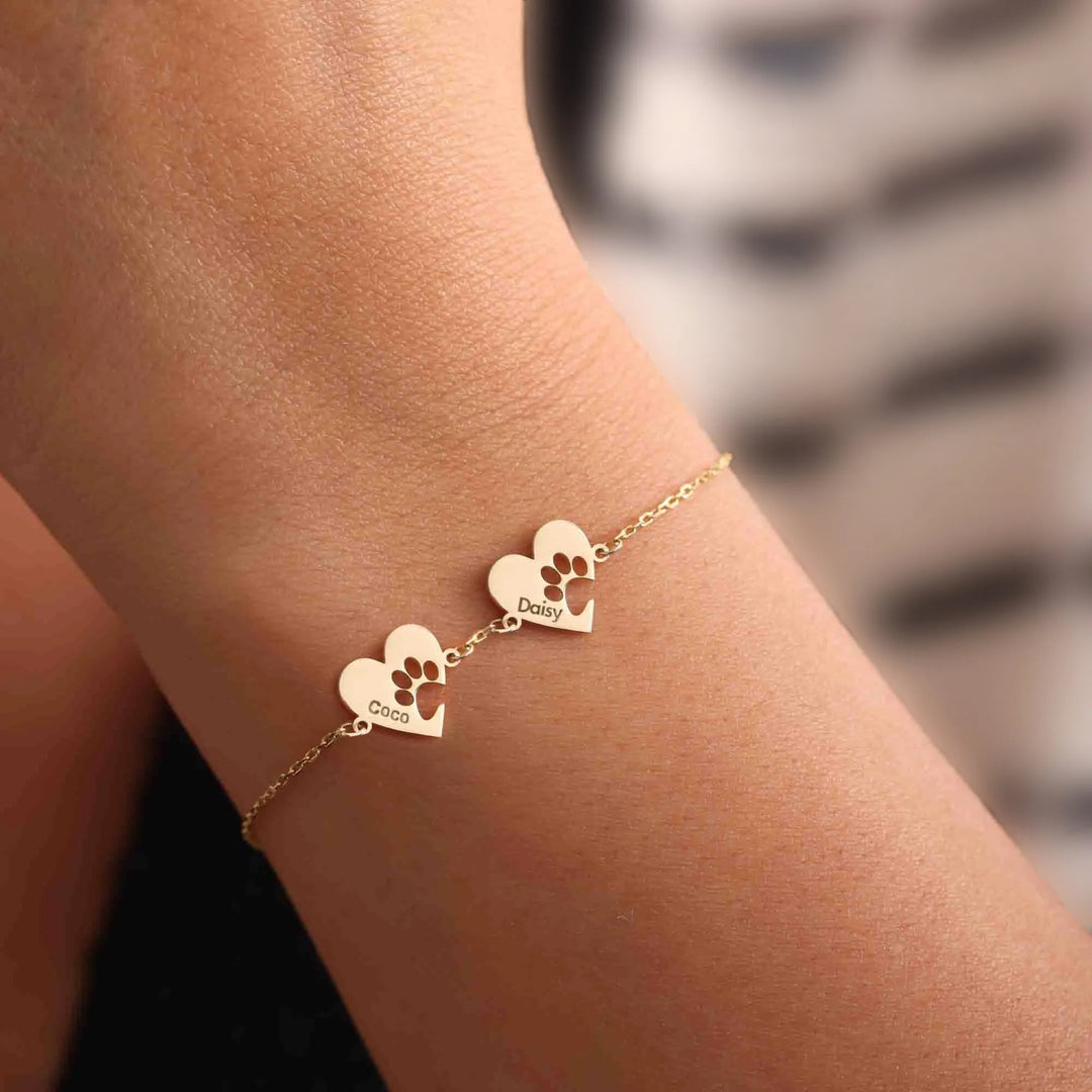 Detalle del corazon con huella y nombre