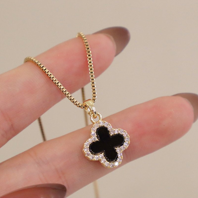 Collar de trébol de cuatro hojas