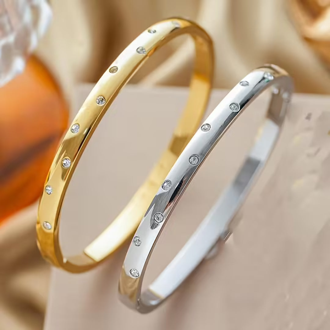 Pulsera Dorada con Circonitas Atemporal