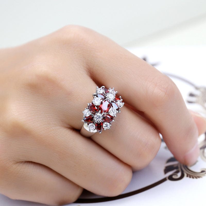 Anillo Racimo con Flor y Granate Rojo