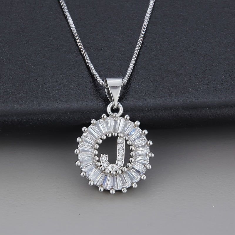 Collar Inicial con Circonitas Oro Blanco