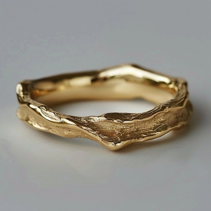 Anillo Dorado Martillado Vintage