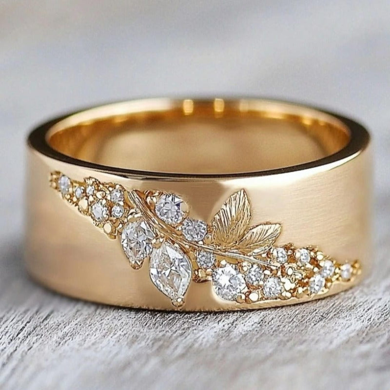 Anillo Hoja Dorada con Circonitas Incrustadas